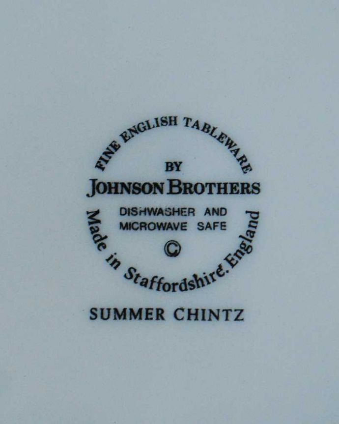 アンティーク 陶磁器の雑貨　アンティーク雑貨　お花柄が素敵なジョンソン・ブラザーズのアンティークプレート(17.5cm)。裏側には品質の証製造メーカー保証の意味がこもった窯印、ポーセリンマークがあります。(k-2845-z)
