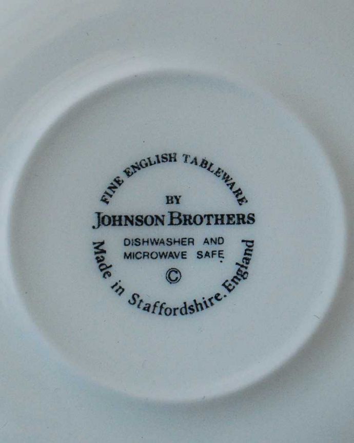 アンティーク 陶磁器の雑貨　アンティーク雑貨　上品なお花柄が素敵なジョンソン・ブラザーズのアンティーク カップ＆ソーサー(サマーチンツ) 。裏側には品質の証製造メーカー保証の意味がこもった窯印、ポーセリンマークがあります。(k-2847-z)