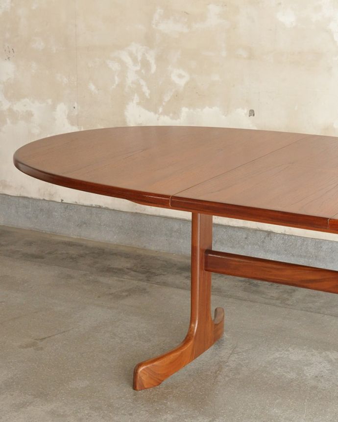 G-PLAN(Gプラン)　アンティーク家具　G-PLANの伸張式テーブル、北欧スタイルのお洒落なエクステンションテーブル（ホエールレッグ）。スッキリとカッコイイ脚先にいくほど微妙にシェープされたスッキリとした脚。(k-2857-f)