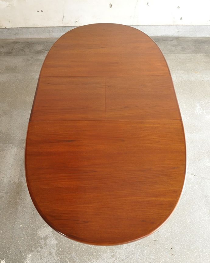 G-PLAN(Gプラン)　アンティーク家具　G-PLANの伸張式テーブル、北欧スタイルのお洒落なエクステンションテーブル（ホエールレッグ）。天板もピカピカにお直ししました。(k-2857-f)