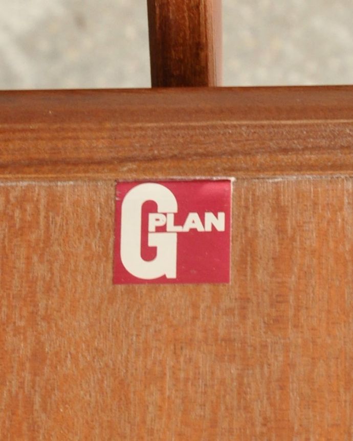 G-PLAN(Gプラン)　アンティーク家具　G-PLANの伸張式テーブル、北欧スタイルのお洒落なエクステンションテーブル（ホエールレッグ）。安心の証1965～80年くらいまで使われいたレッドラベルが残っていました。(k-2857-f)