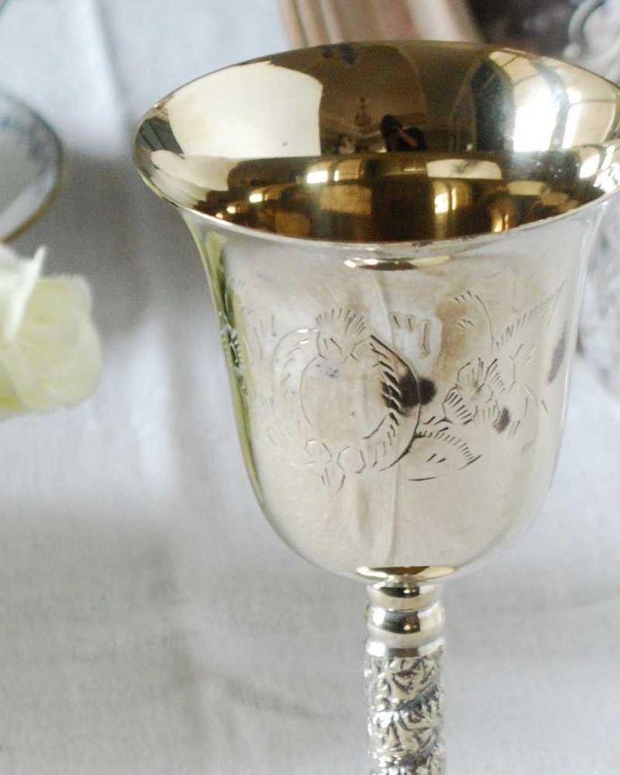 アンティーク シルバー製　アンティーク雑貨　英国アンティークの銀食器、アンティークシルバーのワインカップ（テーブルグラス）。食卓を華やかにしてくれるテーブルグラス何を入れても美しく使えるアンティークのテーブルグラス。(k-2865-z)