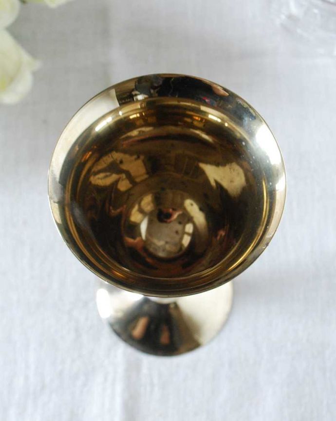 アンティーク シルバー製　アンティーク雑貨　英国アンティークの銀食器、アンティークシルバーのワインカップ（テーブルグラス）。上から見るとこんな感じです。(k-2865-z)