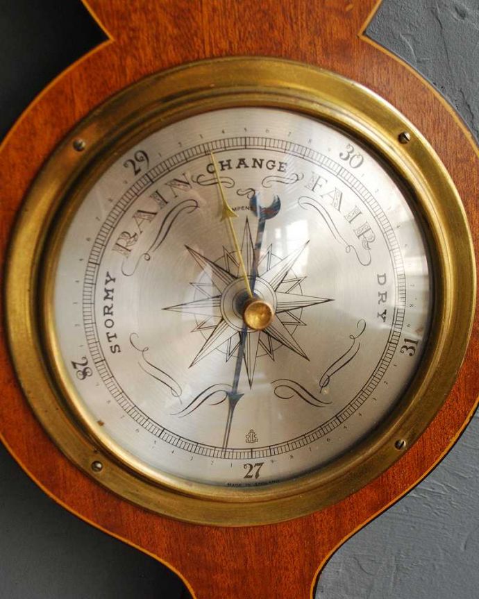 アンティーク その他の雑貨　アンティーク雑貨　イギリスで見つけた木製のアンティークハイグロメーター（温湿時計）。タイムスリップさせてくれる優しい文字盤アンティークの文字盤は何とも言えない優しい雰囲気です。(k-2888-z)