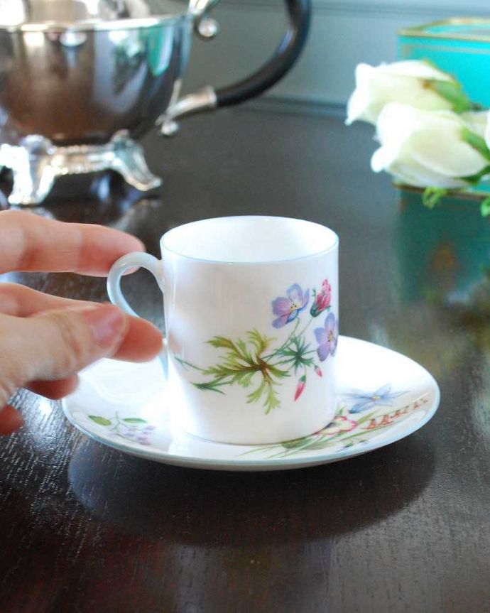 シェ―リー窯　アンティーク雑貨　シェリー窯のWild Flower、アンティークカップ＆ソーサー（デミタスセット）。お茶の時間をもっと優雅に･･･眺めているだけじゃもったいないので、実用的に使って下さい。(k-3002-z)