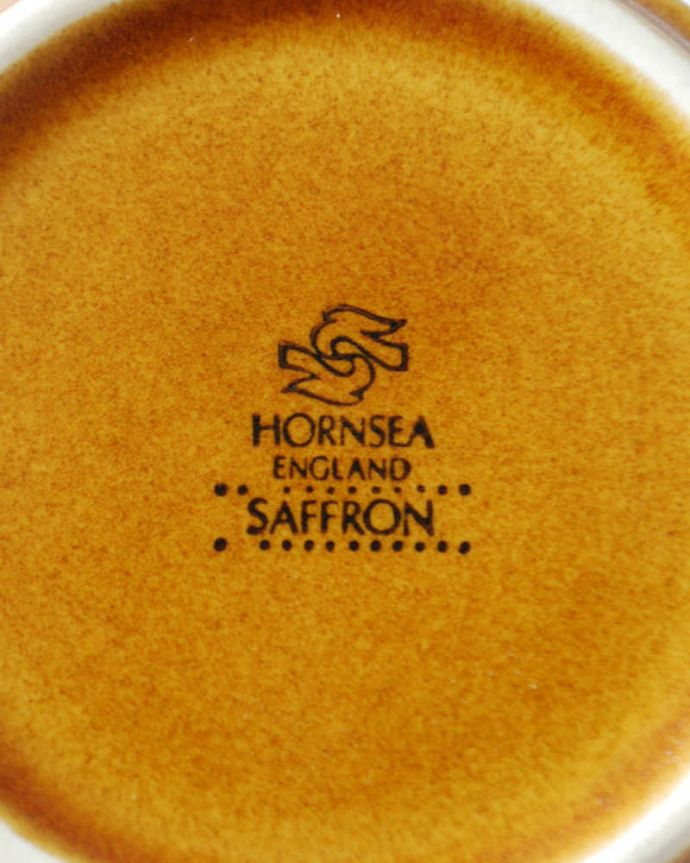 Hornsea（ホーンジー）　アンティーク雑貨　ホーンジーのアンティークのジャムポット、HORNSEA「サフラン」シリーズ。裏側には品質の証製造メーカー保証の意味がこもった窯印、ポーセリンマークがあります。(k-3013-z)
