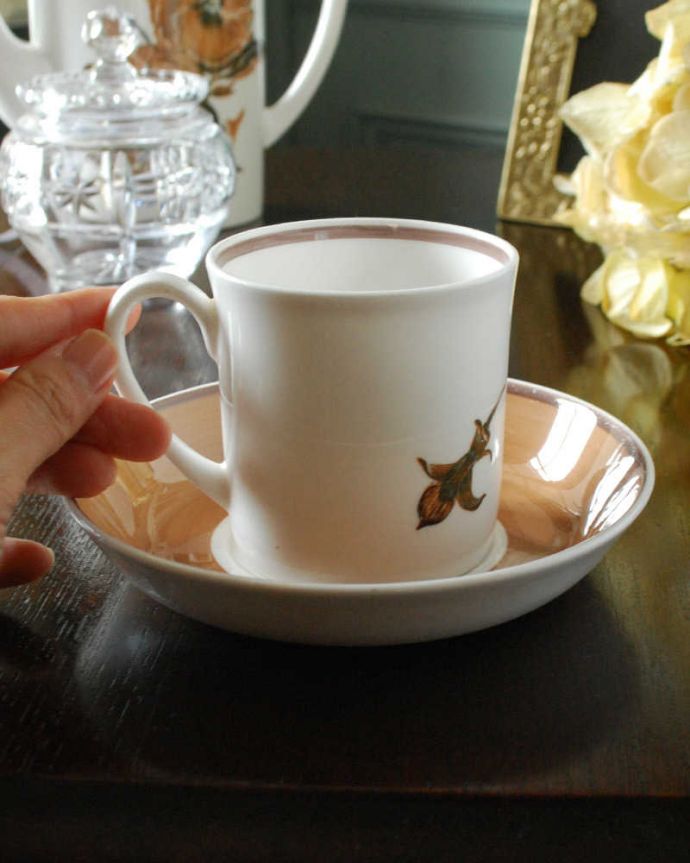 スージークーパー　アンティーク雑貨　ブラウンのパンジーReverie（レヴェリ）スージークーパーのアンティークカップ＆ソーサー。お茶の時間をもっと優雅に･･･眺めているだけじゃもったいないので、実用的に使って下さい。(k-3022-z)