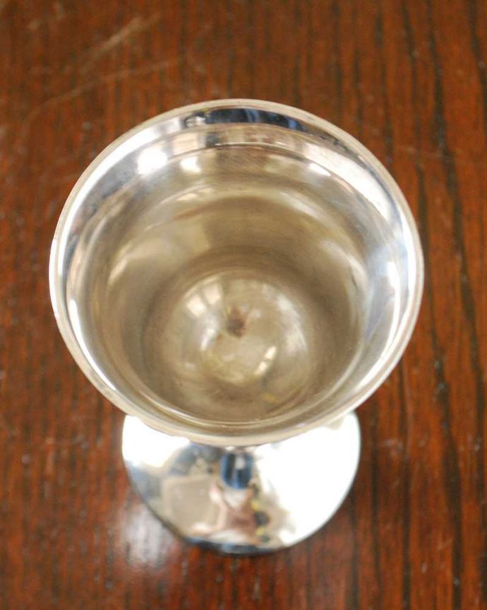 アンティーク シルバー製　アンティーク雑貨　アンティークの銀食器、装飾が美しいアンティークシルバーのワインカップ（テーブルグラス）。上から見るとこんな感じです。(k-3036-z)