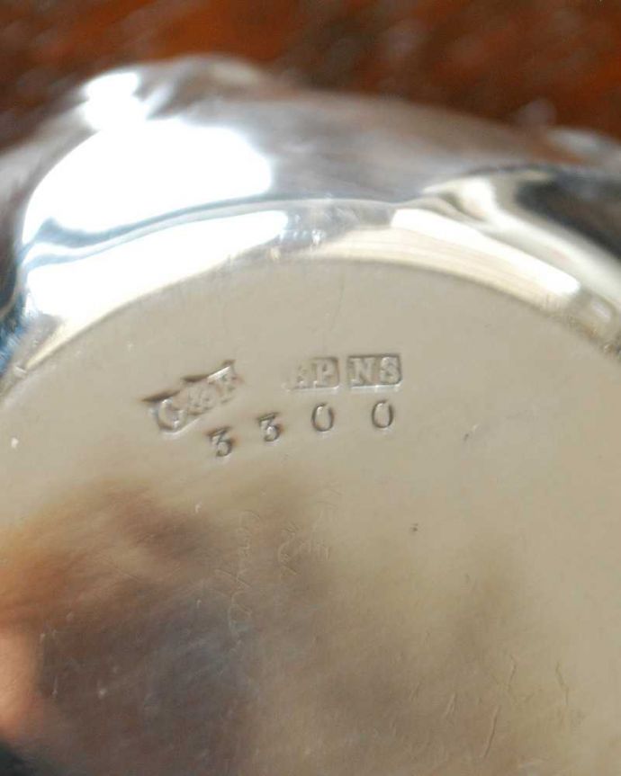 アンティーク シルバー製　アンティーク雑貨　英国のアンティークシルバープレートのフィンガーボウル。裏側には品質の証刻印が彫ってあります。(k-3058-z)