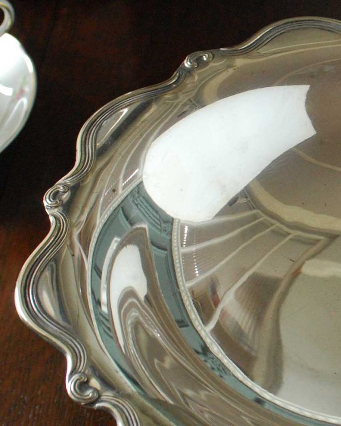 アンティーク シルバー製　アンティーク雑貨　ディスプレイがワンランクアップする英国の銀食器、アンティークシルバーのコンポート。テーブルがパッと華やかに貴重だったシルバーで作られたテーブルウェア。(k-3071-z)