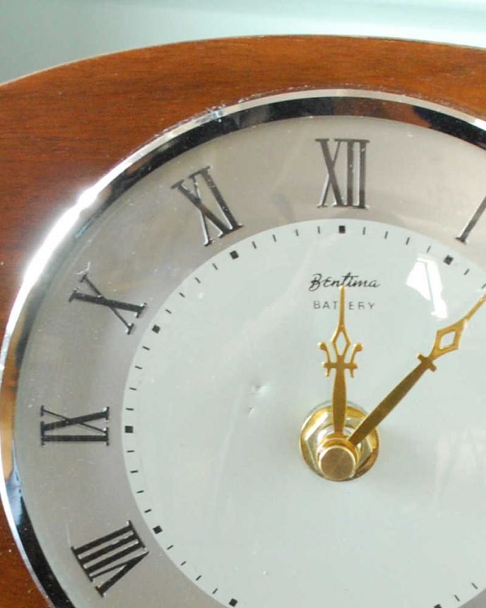 イギリスから届いた木製のオシャレなアンティークの置き時計 (k-3104-z