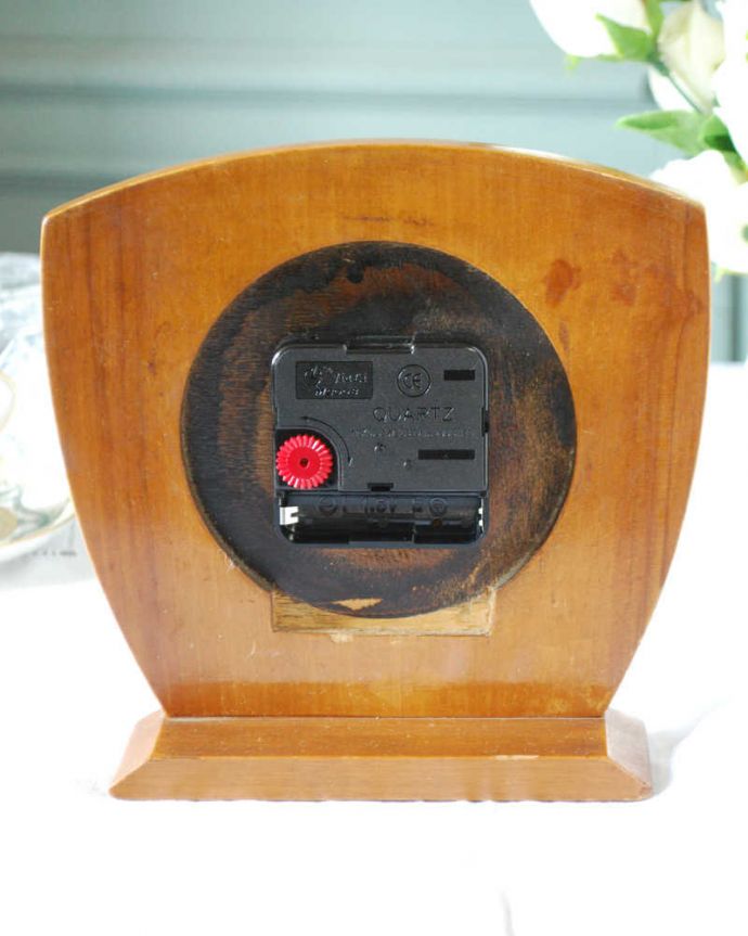 アンティーク その他の雑貨　アンティーク雑貨　イギリスから届いた木製のオシャレな置き時計（SMITHS社)。裏から見ると･･･クオーツは新しく交換しました。(k-3105-z)