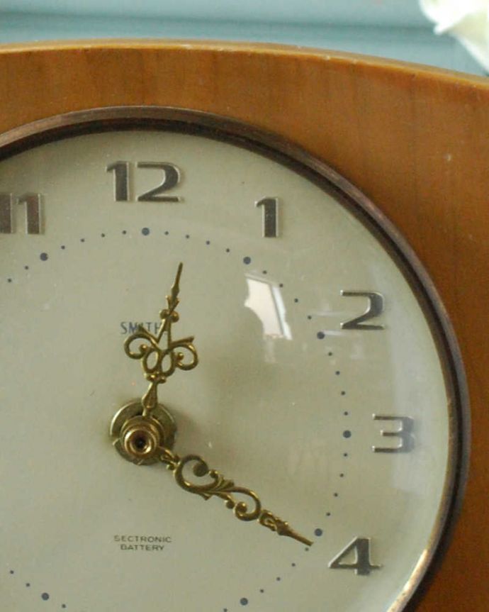 アンティーク その他の雑貨　アンティーク雑貨　置くだけでお洒落なインテリアになるアンティークの時計（SMITHS社) 。タイムスリップさせてくれる優しい文字盤アンティークの時計は、文字盤が何とも言えない優しい雰囲気。(k-3108-z)