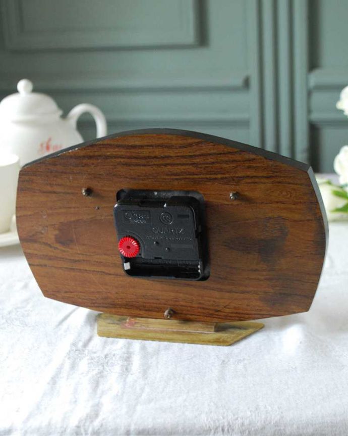 イギリスから届いた木製のオシャレなメタメック社のアンティーク置き時計
