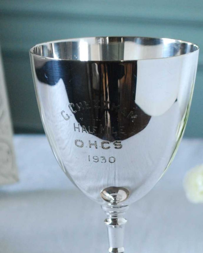 アンティーク シルバー製　アンティーク雑貨　英国アンティークの銀食器、アンティークシルバーのワインカップ(ゴブレット)。食卓を華やかにしてくれるテーブルグラス何を入れても美しく使えるアンティークのテーブルグラス。(k-3244-z)