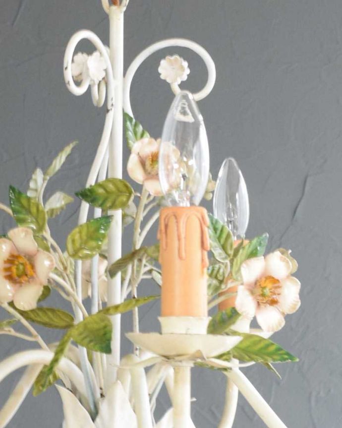 シャンデリア　照明・ライティング　花束が可愛いイギリスアンティークシャンデリア(５灯)（E17シャンデリア球付）。。(k-3245-z)