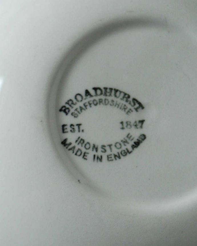 アンティーク 陶磁器の雑貨　アンティーク雑貨　イギリスで見つけたブロードハースト社(Broadhurst)のアンティークボウル。裏側には品質の証製造メーカー保証の意味がこもった窯印、ポーセリンマークがあります。(k-3247-z)