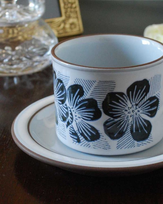 Hornsea（ホーンジー）　アンティーク雑貨　ホーンジー社のビンテージ食器、Harmony（ハーモニー）のカップ＆ソーサー。南国のお花が咲くホーンジーホーンジーのデザインの中ではめずらしい「HARMONY」シリーズ。(k-3300-z)