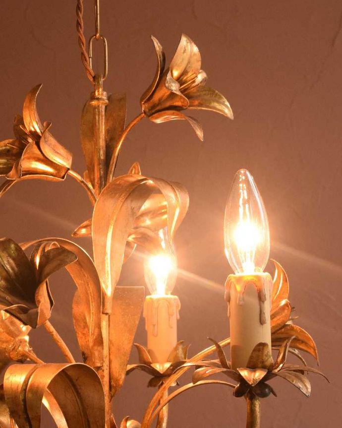 シャンデリア　照明・ライティング　エレガントな真鍮製アンティークシャンデリア（3灯）（Ｅ17シャンデリア球付）。。(k-3302-z)