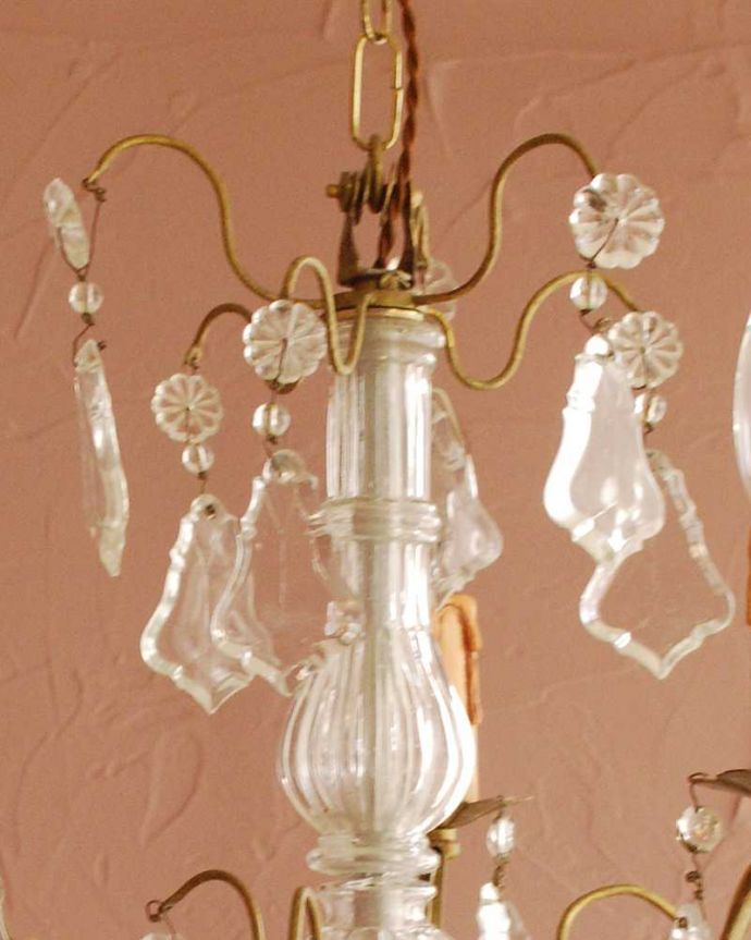 シャンデリア　照明・ライティング　ガラスコラムが付いたフランス輸入のアンティーク シャンデリア(3灯)（Ｅ17シャンデリア球付）。。(k-3376-z)