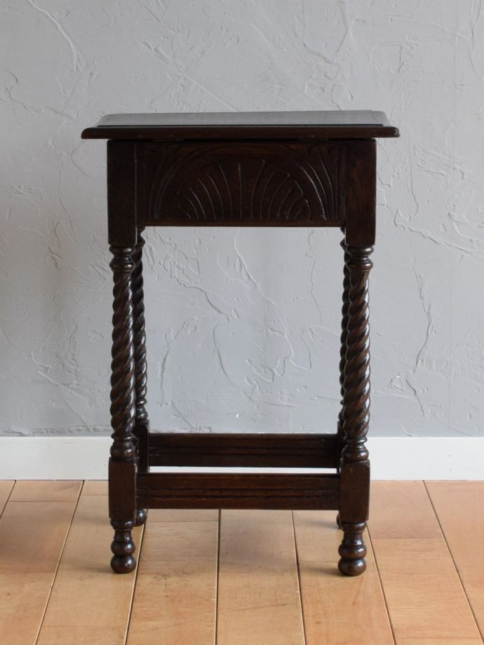 どこから見てもキレイなサイドテーブル