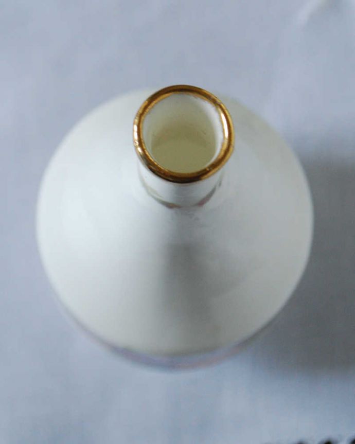 アンティーク 陶磁器の雑貨　アンティーク雑貨　英国のロイヤルアルバート社のアンティーク１輪挿し（オールドカントリーローズ） 。上から見るとこんな感じです。(k-3459-z)