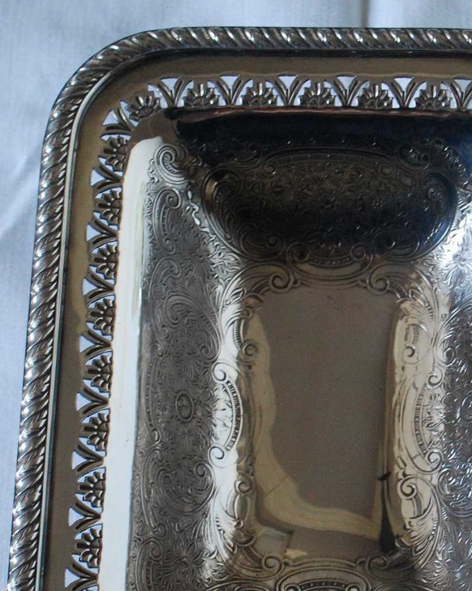 アンティーク シルバー製　アンティーク雑貨　英国で見つけた銀雑貨、アンティークシルバーのコンポート。テーブルがパッと華やかに貴重だったシルバーで作られたテーブルウェア。(k-3467-z)