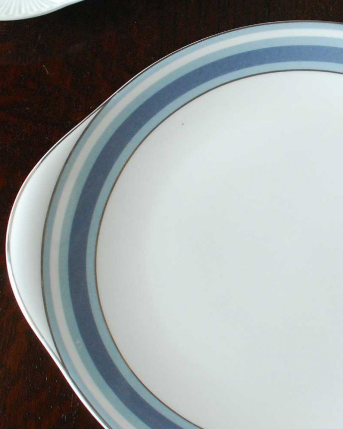 アンティーク 陶磁器の雑貨　アンティーク雑貨　スモーキーな色が可愛いロイヤルドルトン（East Brook）のアンティークのB＆Bプレート。ティータイムでバター付きのパンを置くための一枚Bread＆Butterプレート、通称B＆Bプレートと呼ばれるお皿。(k-3552-z-1)