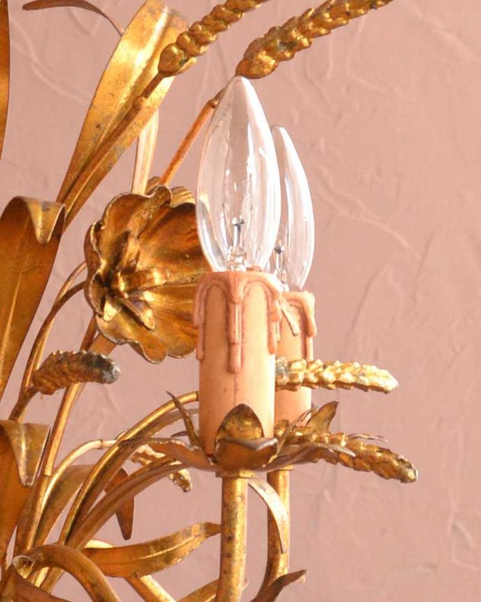 シャンデリア　照明・ライティング　エレガントな真鍮製アンティークシャンデリア（4灯）（Ｅ17シャンデリア球付）。。(k-3606-z)