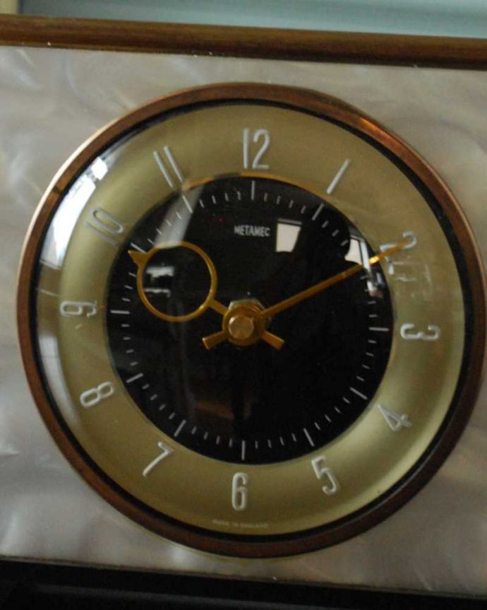 アンティーク その他の雑貨　アンティーク雑貨　イギリスから届いたオシャレなメタメック社のアンティーク置き時計(METAMEC) 。タイムスリップさせてくれる優しい文字盤アンティークの時計は、文字盤が何とも言えない優しい雰囲気。(k-3722-z-1)