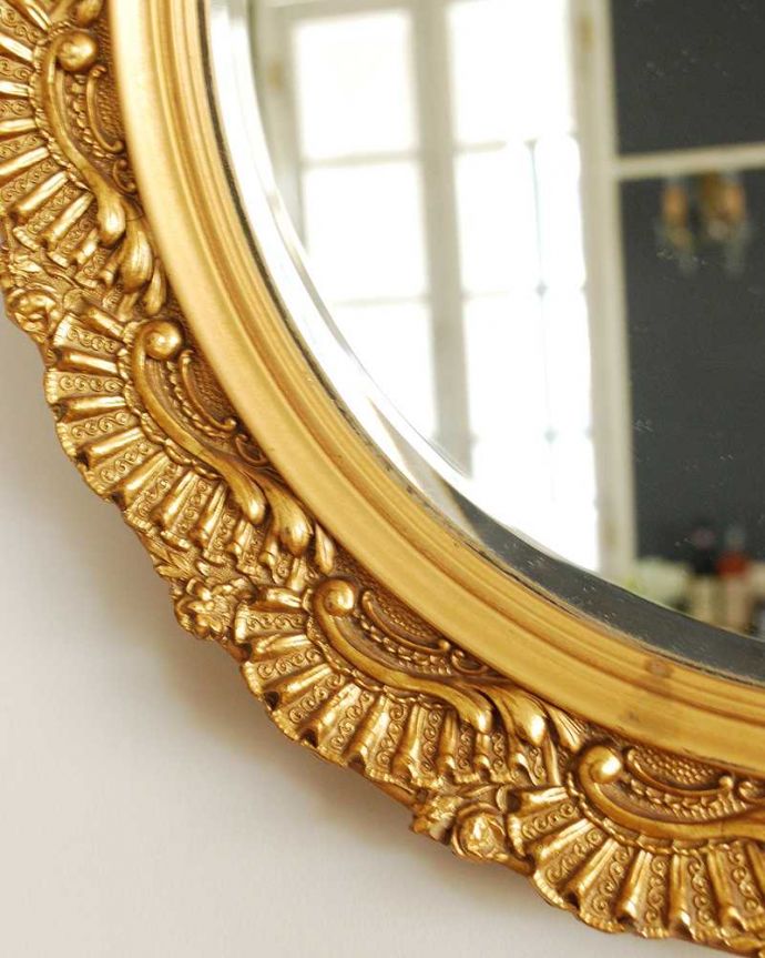 アンティークのミラー、ゴールドの縁取りが豪華な英国のウォールミラー（鏡）