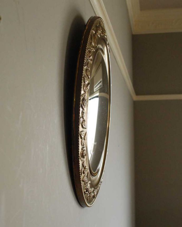 アンティーク ミラー（鏡）　アンティーク雑貨　イギリスで見つけたゴールドフレームの壁掛け鏡、アンティークの凸型ミラー。厚みが違いますアンティークなので多少のキズ・汚れがある場合がありますがキレイなものを買い付けてきました。(k-3760-z)