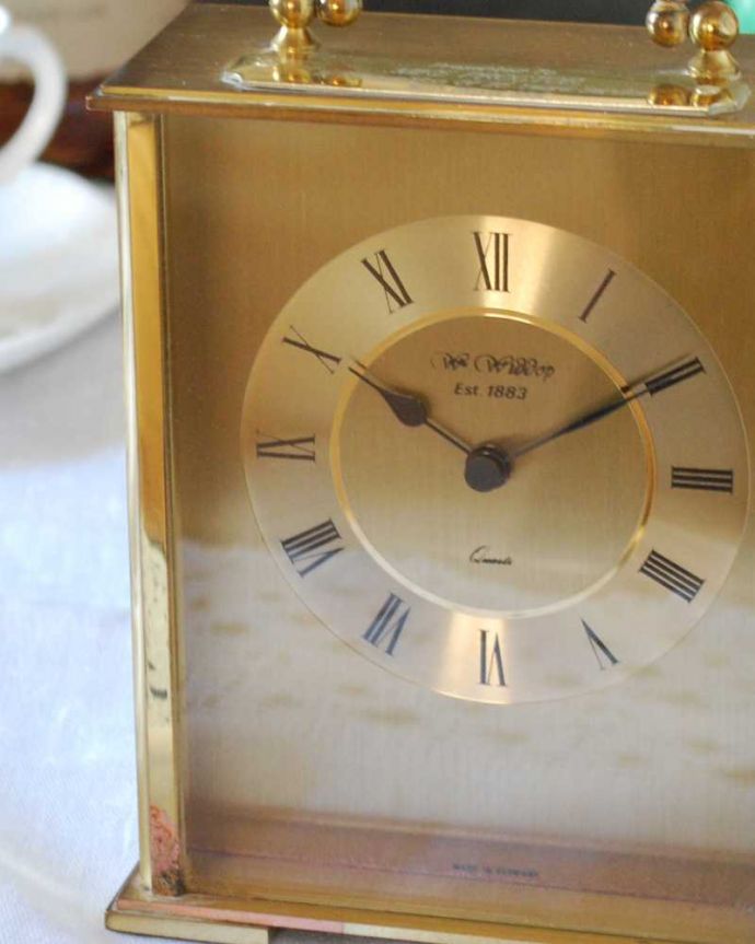 アンティーク その他の雑貨　アンティーク雑貨　イギリスで見つけた持ち手付きのアンティーク置き時計。タイムスリップさせてくれる優しい文字盤アンティークの時計は、文字盤が何とも言えない優しい雰囲気。(k-3775-z)
