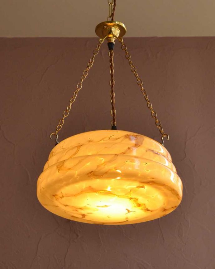 シャンデリア　照明・ライティング　幻想的な模様が浮かび上がるイギリスで見つけたアンティークハンギングボウル（Ｅ26球付）。。(k-3789-z)