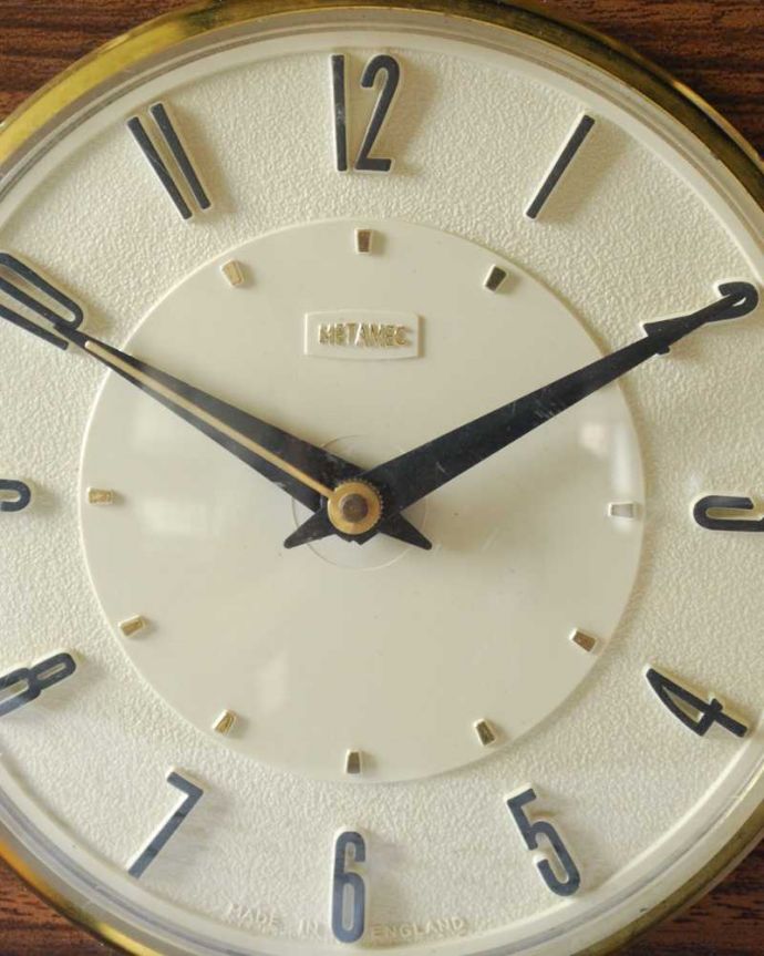 アンティーク その他の雑貨　アンティーク雑貨　オシャレなメタメック社の英国アンティーク置き時計(METAMEC) 。タイムスリップさせてくれる優しい文字盤アンティークの時計は、文字盤が何とも言えない優しい雰囲気。(k-3802-z)