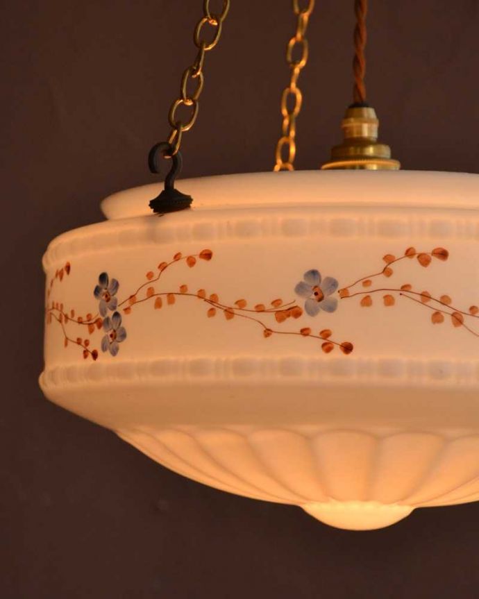 シャンデリア　照明・ライティング　お花模様が描かれたイギリスアンティークのハンギングボウル(Ｅ26球付き)。。(k-3807-z)