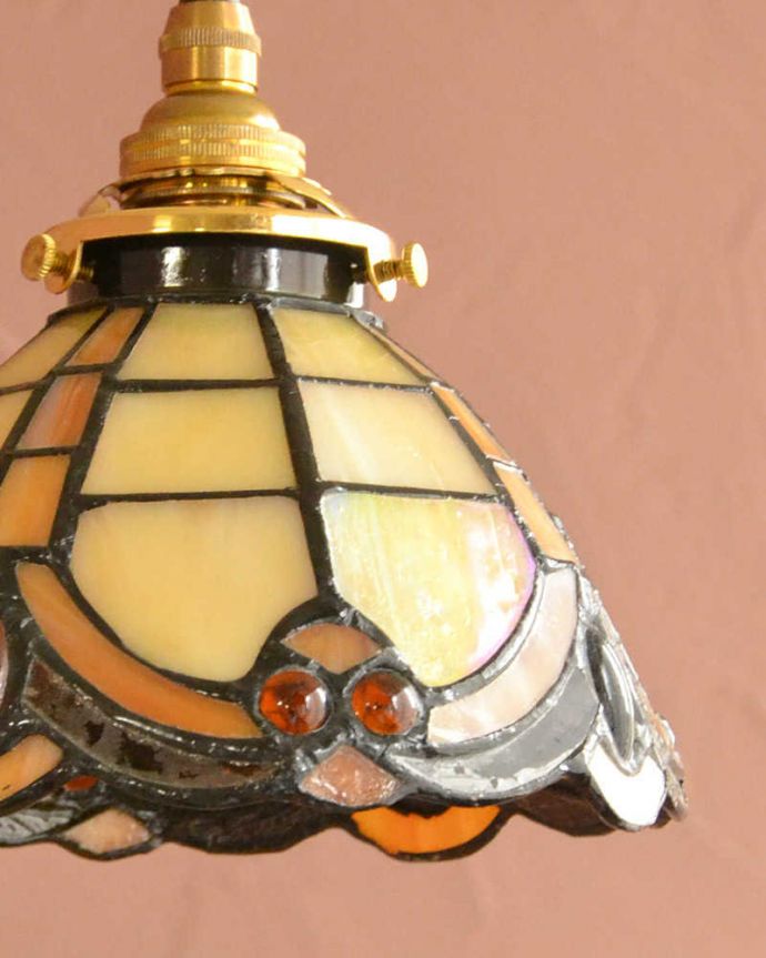 ペンダントライト　照明・ライティング　イギリスから到着したアンティークステンドグラスのランプ（コード・シャンデリア球・ギャラリーA）。。(k-3812-z)