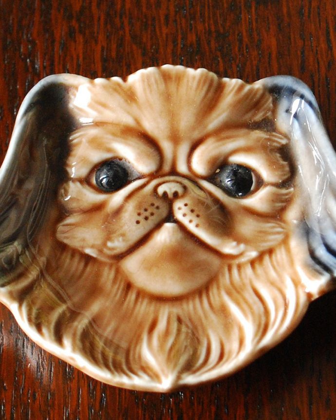 アンティーク 陶磁器の雑貨　アンティーク雑貨　イギリスで見つけたWADE社のビンテージ陶器、イヌのモチーフのお皿。英国WADEの陶器思わず微笑んでしまう可愛いイヌの顔のお皿。(k-3899-z)
