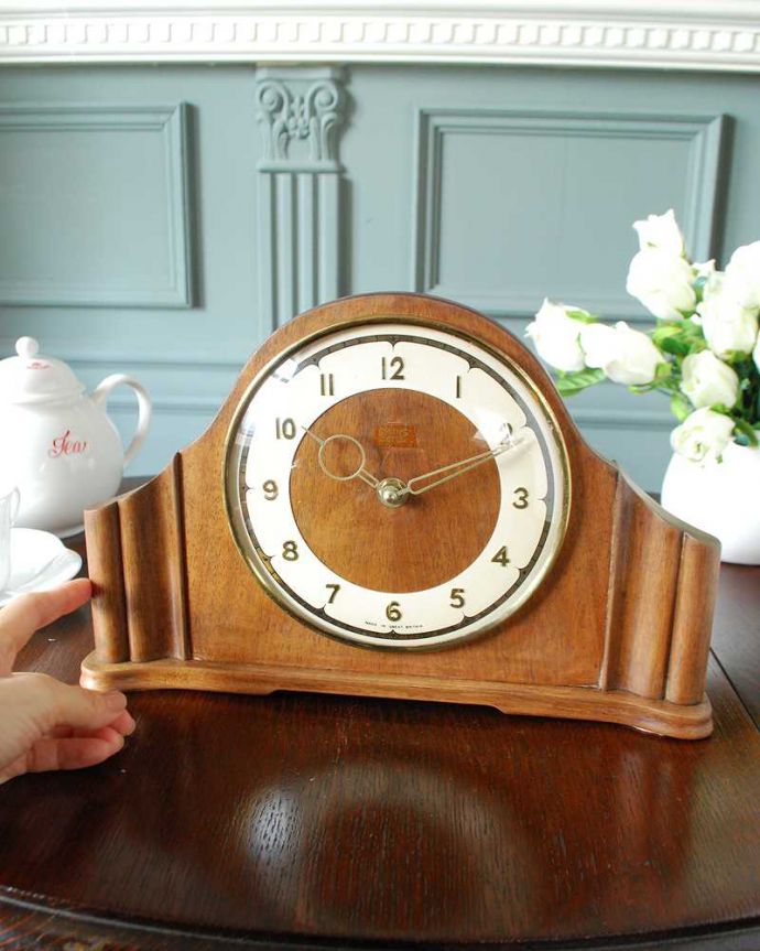 アンティーク その他の雑貨　アンティーク雑貨　英国で見つけたアンティーク置き時計、SMITH社の時計。アンティークらしい独特のデザインアンティークなので多少のキズ・汚れがある場合があります。(k-3973-z)