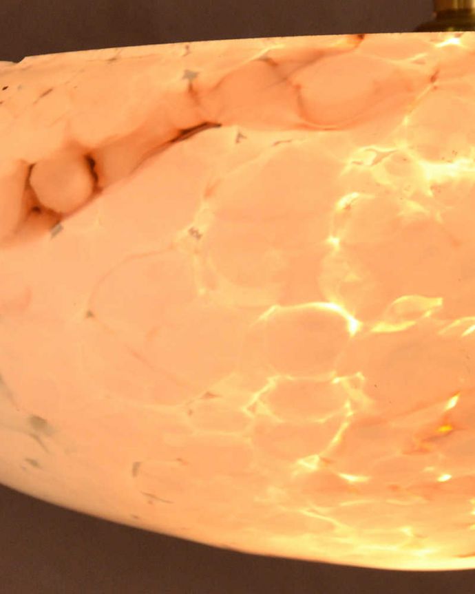 シャンデリア　照明・ライティング　マーブル模様が美しい英国輸入のアンティークハンギングボウル（Ｅ26球付）。。(k-3992-z)