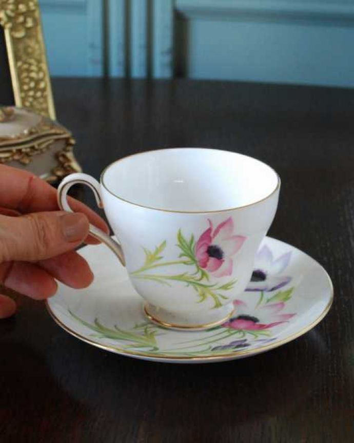 シェ―リー窯　アンティーク雑貨　シェリー窯の華やかなアネモネの花のアンティークカップ＆ソーサー（Anemone）。お茶の時間をもっと優雅に･･･華やかなアネモネの絵が描かれています。(k-4014-z)