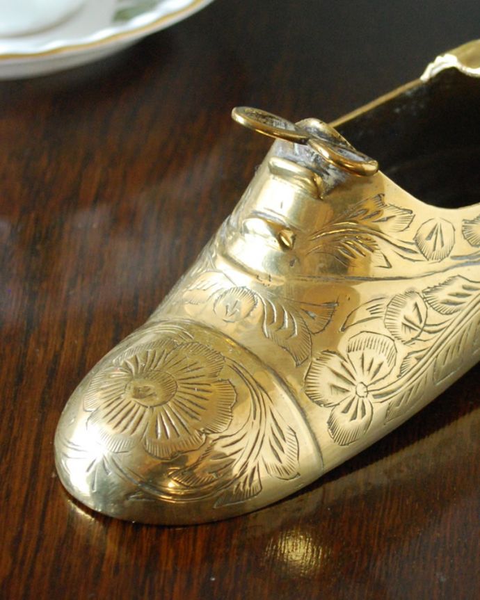 アンティーク雑貨　真鍮　靴のオブジェ　落ち着いた輝きが大人の雰囲気真鍮製なので、使っていくごとに味わい深い色合いに変化していきます。(k-4177-z)