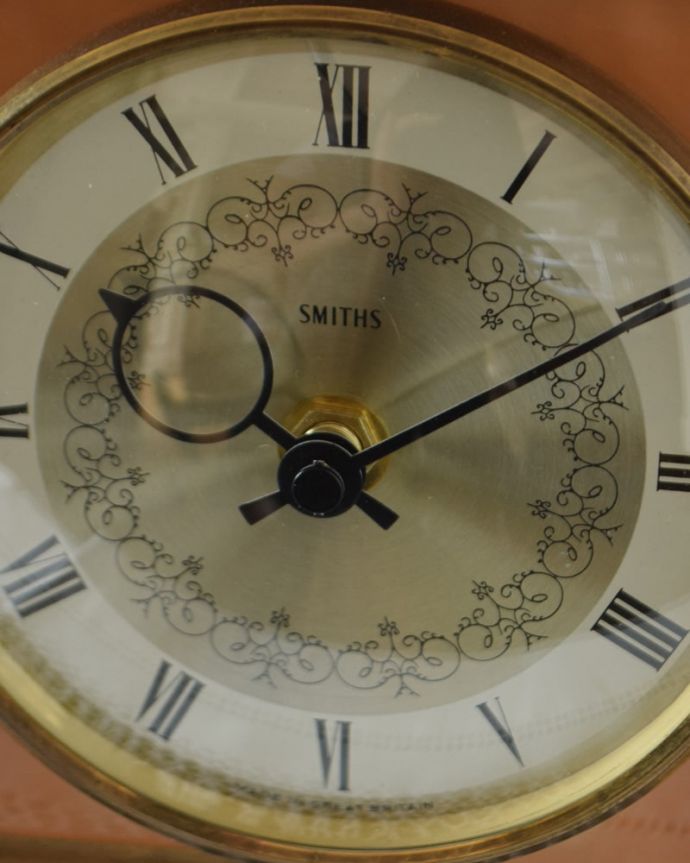 アンティーク その他の雑貨　アンティーク雑貨　アンティーク 時計　タイムスリップさせてくれる優しい文字盤アンティークの時計は、文字盤が何とも言えない優しい雰囲気。(k-4235-z)