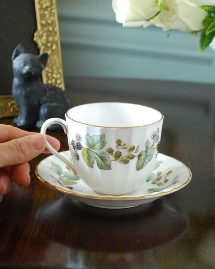 アンティーク 陶磁器の雑貨　アンティーク雑貨　ロイヤルウースターCS　お茶の時間をもっと優雅に･･･眺めているだけじゃもったいないので、実用的に使って下さい。(k-4264-z)