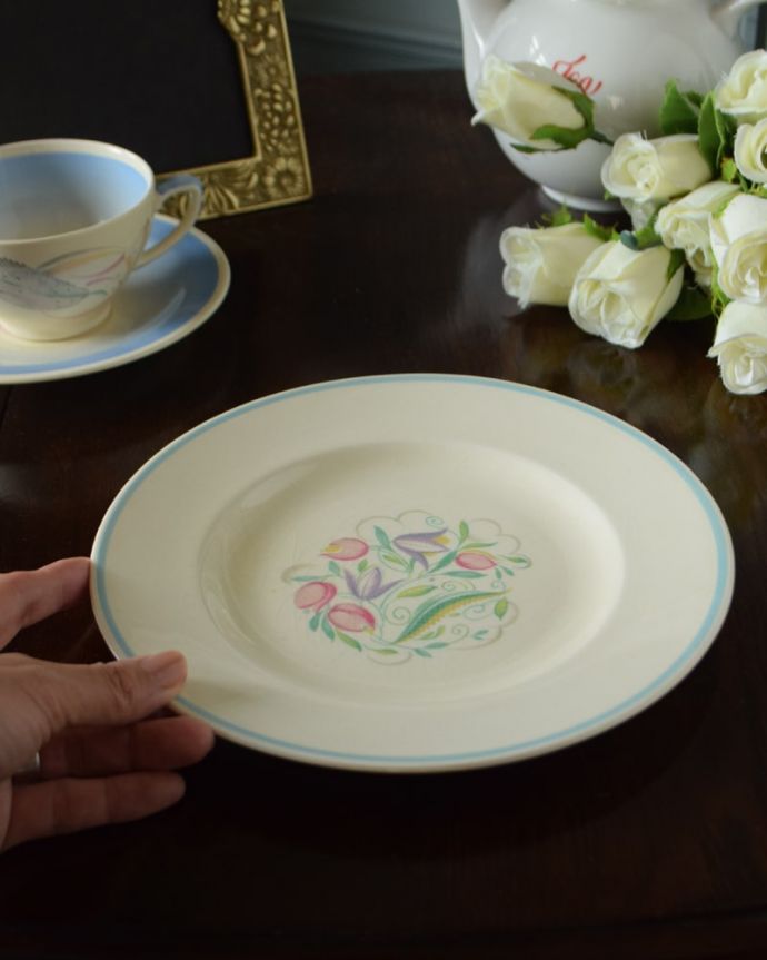 アンティーク 陶磁器の雑貨　アンティーク雑貨　プレート　スージークーパー　ドレスデンスプレイ　飾って使って楽しむアンティーク食卓で使うのはもちろん、飾っても楽しめる1枚です。(k-4288-z)
