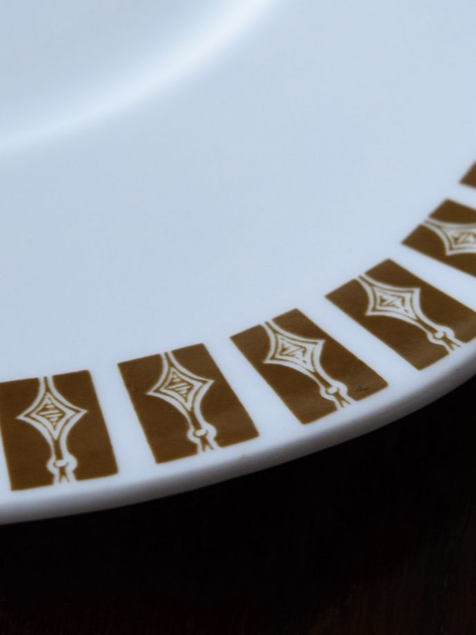 アンティーク 陶磁器の雑貨　アンティーク雑貨　プレート　スージークーパー　サターン　スージークーパーらしい優しい絵【落ち着いた人の雰囲気「ファーンダウン」スージークーパーらしい模様の素敵なプレートが食卓を彩ってくれます。(k-4292-z)