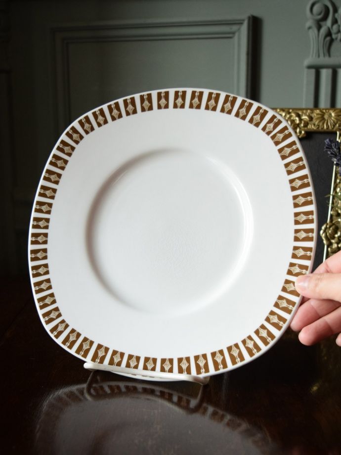 アンティーク 陶磁器の雑貨　アンティーク雑貨　プレート　スージークーパー　サターン　飾って使って楽しむアンティーク食卓で使うのはもちろん、飾っても楽しめる1枚です。(k-4292-z)
