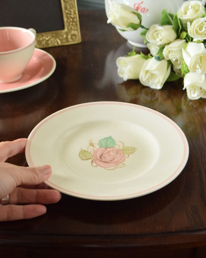 アンティーク 陶磁器の雑貨　アンティーク雑貨　プレート　　スージークーパー　パトリシアローズ　飾って使って楽しむアンティーク食卓で使うのはもちろん、飾っても楽しめる1枚です。(k-4304-z)