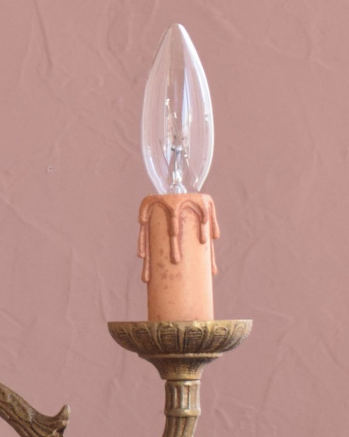 シャンデリア　照明・ライティング　アンティーク シャンデリア　LEDも使えます口金は100Wまで対応可能ですが、蝋管付きなので白熱球は40W以下がオススメです。(k-4487-z)