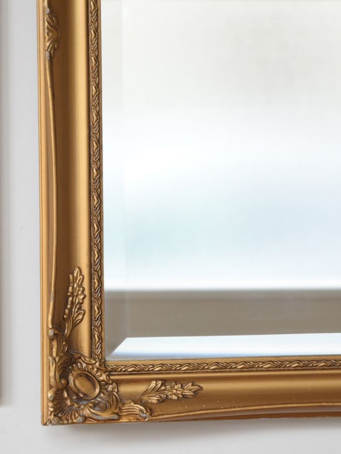 アンティークのおしゃれな鏡、イギリスで見つけたゴールドの壁掛け鏡